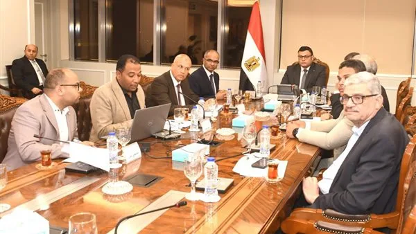 استعدادًا لفصل الصيف.. وزير الإسكان يراقب نظام مياه الشرب في مدن شرق وغرب القاهرة استعدادًا لفصل الصيف.. وزير الإسكان يراقب نظام مياه الشرب في مدن شرق وغرب القاهرة