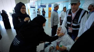 استقبال رائع لحجاج القرعة في المدينة المنورة مع أناشيد وفرحة – «فيديو»