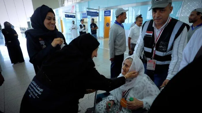 استقبال رائع لحجاج القرعة في المدينة المنورة مع أناشيد وفرحة – «فيديو» استقبال رائع لحجاج القرعة في المدينة المنورة مع أناشيد وفرحة – «فيديو»