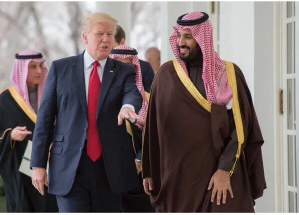 استقبال مميز للرئيس الأمريكي في الرياض: سجاد بنفسجي وقهوة مع ولي العهد!