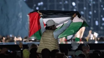 استقبلتها بـ “الرايات الفلسطينية”: إحراج فنانة إسرائيلية في يوروفيجن 2025