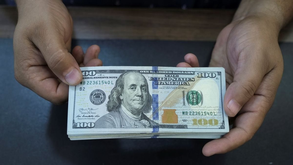 استقرار أسعار الدولار مقابل الجنيه اليوم في البنوك
