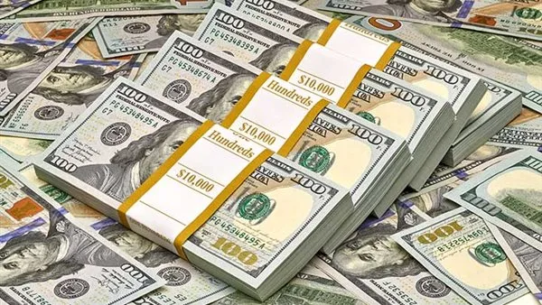 الدولار الأمريكي يستمر في الانخفاض مع تفاقم التوترات التجارية وأقوال ترامب الدولار الأمريكي يستمر في الانخفاض مع تفاقم التوترات التجارية وأقوال ترامب