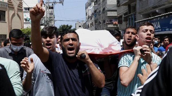 استُشهاد 7 فلسطينيين بينهم طفلة في قصف الاحتلال على عدة مناطق بغزة