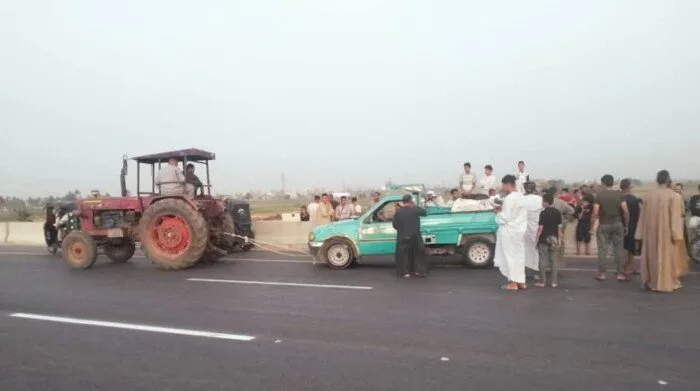 اصطدام ربع نقل ينقل عمال يؤدي إلى إصابة 17 شخصاً على طريق «منفلوط – أسيوط» اصطدام ربع نقل ينقل عمال يؤدي إلى إصابة 17 شخصاً على طريق «منفلوط – أسيوط»