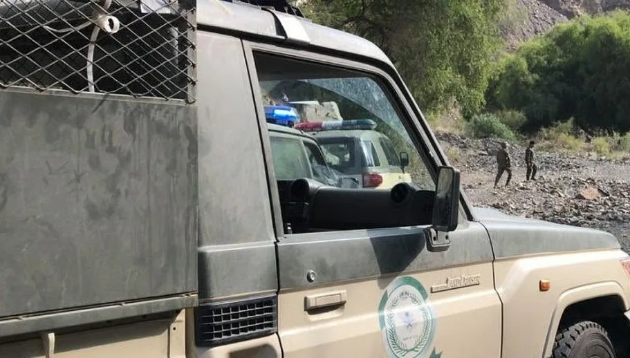اعتقال 3 أشخاص لقيامهم بتوزيع 12 كيلوغرامًا من “القات” في جازان اعتقال 3 أشخاص لقيامهم بتوزيع 12 كيلوغرامًا من “القات” في جازان