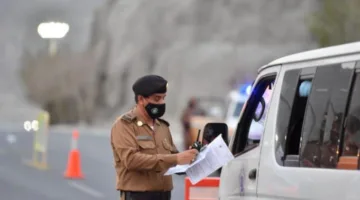 اعتقال مقيم لمحاولته نقل 4 أشخاص بدون تصاريح حج إلى مكة