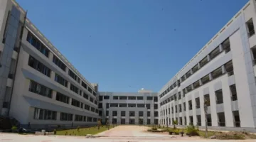 مصدر من جامعة دمياط لـ”الشروق”: وكيلة دمياط المنتقبة تُعتبر من بين أفضل 2% من علماء العالم.. وهذه ليست المرة الأولى التي تتولى فيها منصبًا رفيعًا.