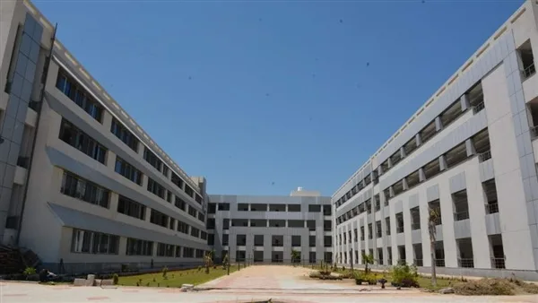 مصدر من جامعة دمياط لـ”الشروق”: وكيلة دمياط المنتقبة تُعتبر من بين أفضل 2% من علماء العالم.. وهذه ليست المرة الأولى التي تتولى فيها منصبًا رفيعًا. مصدر من جامعة دمياط لـ”الشروق”: وكيلة دمياط المنتقبة تُعتبر من بين أفضل 2% من علماء العالم.. وهذه ليست المرة الأولى التي تتولى فيها منصبًا رفيعًا.