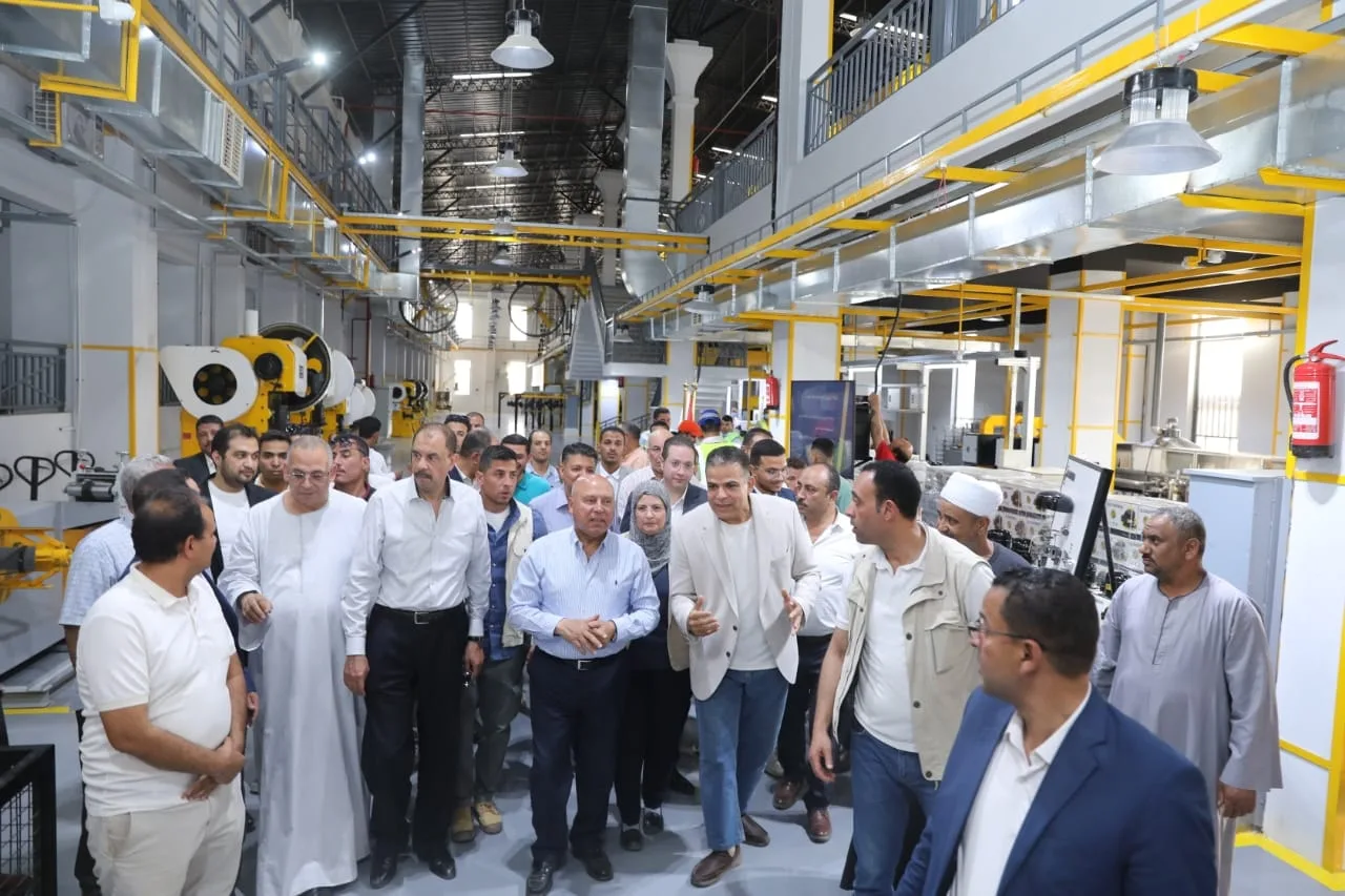 افتتاح أول مصنع لإنتاج مكابس التبريد في الشرق الأوسط بسوهاج باستثمارات تصل إلى 5 ملايين دولار افتتاح أول مصنع لإنتاج مكابس التبريد في الشرق الأوسط بسوهاج باستثمارات تصل إلى 5 ملايين دولار