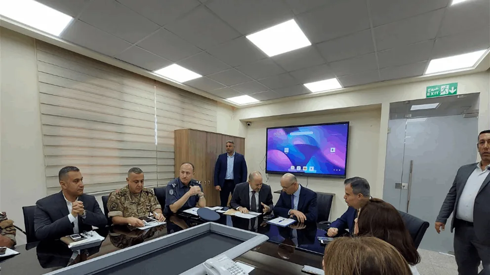 افتتاح الاجتماع الفرعي للمجلس الأمني في سرايا صيدا برئاسة وزير الداخلية أحمد الحجار افتتاح الاجتماع الفرعي للمجلس الأمني في سرايا صيدا برئاسة وزير الداخلية أحمد الحجار