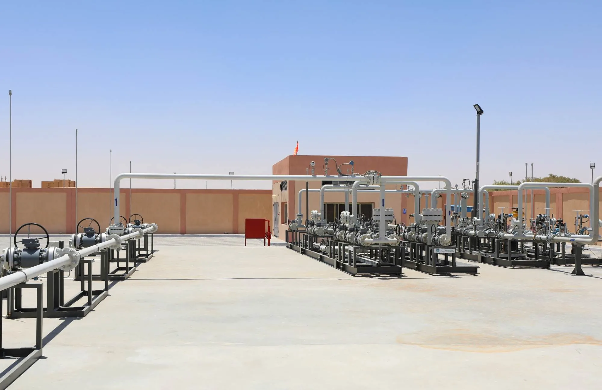 افتتاح المحطة الرئيسية للغاز التي تمد مدينة الخارجة في الوادي الجديد. افتتاح المحطة الرئيسية للغاز التي تمد مدينة الخارجة في الوادي الجديد.