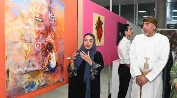 افتتاح معرض فني يعكس أهداف التنمية المستدامة بمشاركة 31 فناناً من عمان