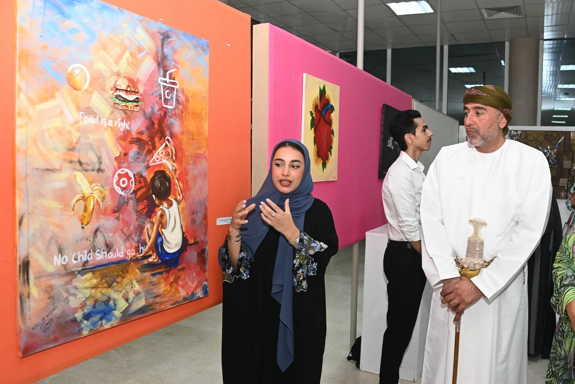افتتاح معرض فني يعكس أهداف التنمية المستدامة بمشاركة 31 فناناً من عمان افتتاح معرض فني يعكس أهداف التنمية المستدامة بمشاركة 31 فناناً من عمان