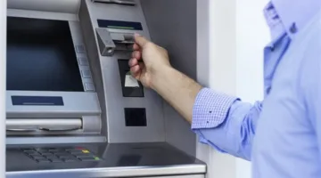 اكتشف أقصى مبلغ يمكن سحبه من أجهزة الصراف الآلي ورسوم استخدام بطاقة فيزا في بنك مختلف
