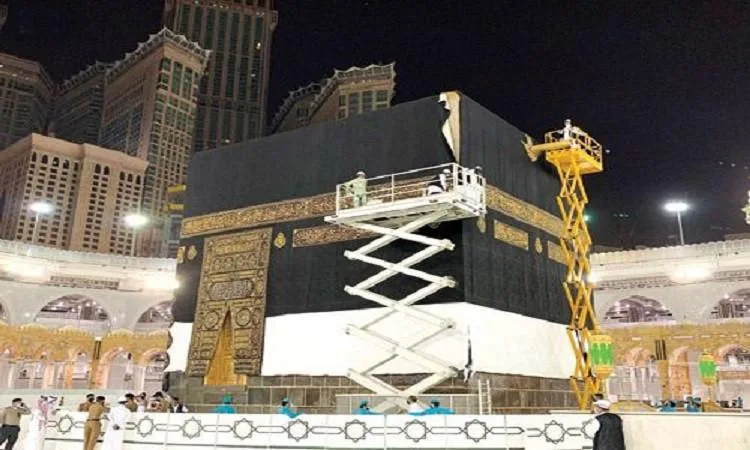 اكتشف حكاية “موكب المحمل” وتاريخ كسوة الكعبة الشريفّة اكتشف حكاية “موكب المحمل” وتاريخ كسوة الكعبة الشريفّة