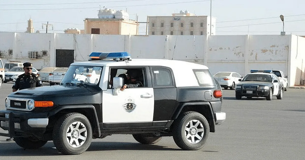 الأجهزة الأمنية في مكة المكرمة تلاحق مقيماً بتهمة الاحتيال من خلال نشر إعلانات عن حملات حج زائفة. الأجهزة الأمنية في مكة المكرمة تلاحق مقيماً بتهمة الاحتيال من خلال نشر إعلانات عن حملات حج زائفة.