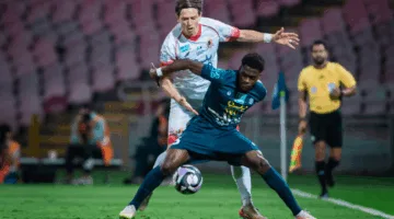 الأخدود ينتزع انتصاراً صعباً على الرائد في دوري روشن