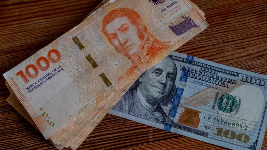 الأرجنتين تصدر سندات دولية بالـ”بيزو” لجمع حوالي مليار دولار الأرجنتين تصدر سندات دولية بالـ”بيزو” لجمع حوالي مليار دولار