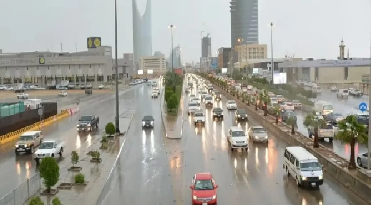 الأرصاد الجوية: توقعات لطقس الجمعة مع رياح تحمل الأتربة والغبار في عدة مناطق الأرصاد الجوية: توقعات لطقس الجمعة مع رياح تحمل الأتربة والغبار في عدة مناطق