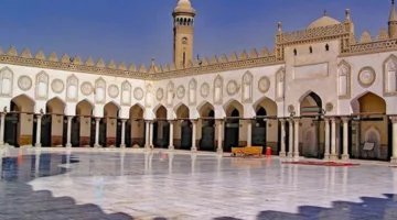 “الأزهر”: فريضة الحج تميزت بسورة قرآنية خاصة تعكس مكانتها المهمة في الإسلام.