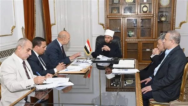 الأزهري يجتمع بهيئة الأوقاف لمتابعة ملفات الاستثمار وتعظيم الموارد