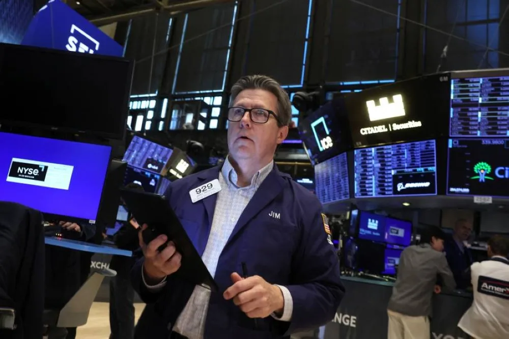 الأسهم الأميركية تتراجع بعد إبقاء الاحتياطي الفيدرالي أسعار الفائدة دون تغيير