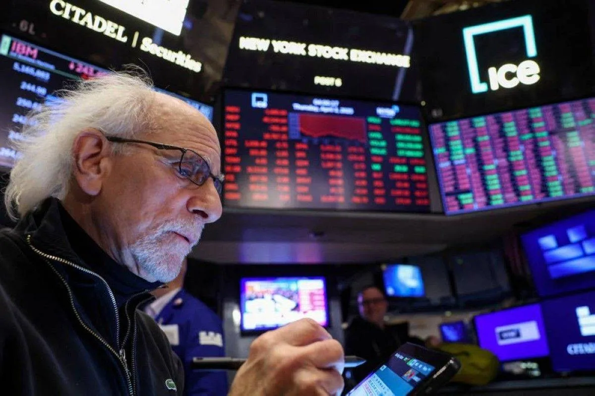 الأسواق تنتظر تأثيرات تخفيض التصنيف الائتماني للولايات المتحدة. الأسواق تنتظر تأثيرات تخفيض التصنيف الائتماني للولايات المتحدة.