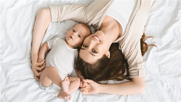 الأطعمة المناسبة وغير المناسبة للمرضعات: دليل غذائي متكامل لصحة الأم والطفل