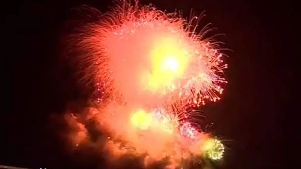الألعاب النارية في سماء موسكو بمناسبة عيد النصر (فيديو)