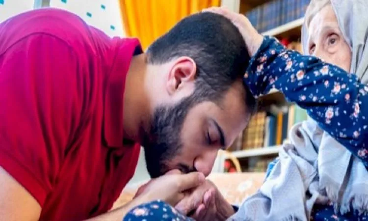 الأم في الإسلام: مكانة سامية وحقوق محفوظة الأم في الإسلام: مكانة سامية وحقوق محفوظة
