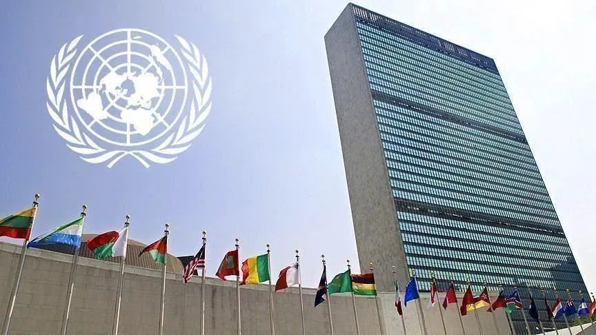 الأمم المتحدة تعتزم خفض ميزانيتها وفصل آلاف العاملين في ظل أزمة مالية شديدة الأمم المتحدة تعتزم خفض ميزانيتها وفصل آلاف العاملين في ظل أزمة مالية شديدة