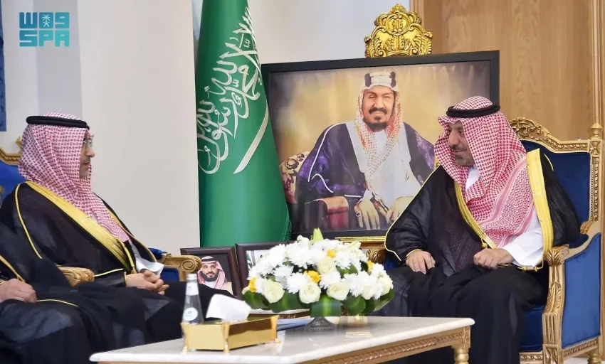 الأمير جلوي بن عبدالعزيز يُشيد بفوز جامعة نجران بالمركز الأول في برنامج سفراء الوسطية.