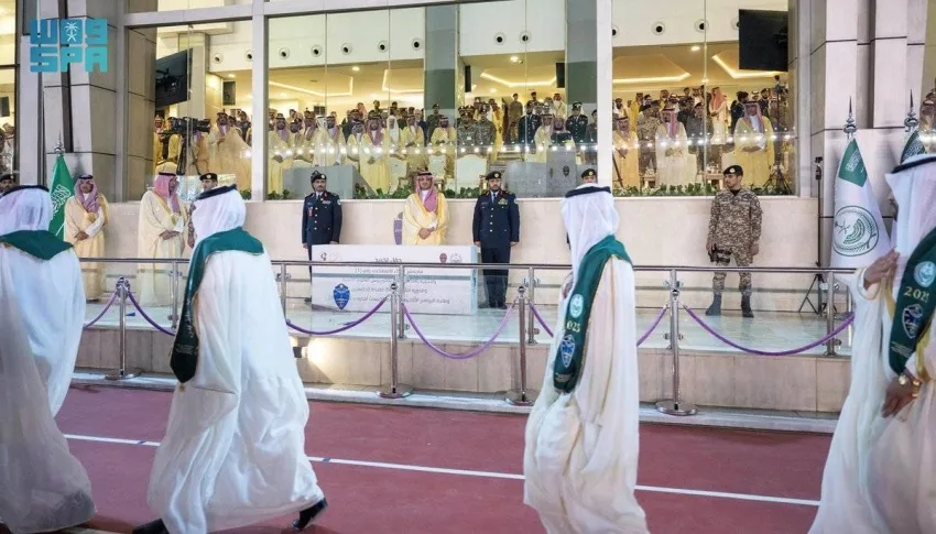 الأمير عبدالعزيز بن سعود يشرف على حفل تخرج 1935 طالبًا من كلية الملك فهد الأمنية.