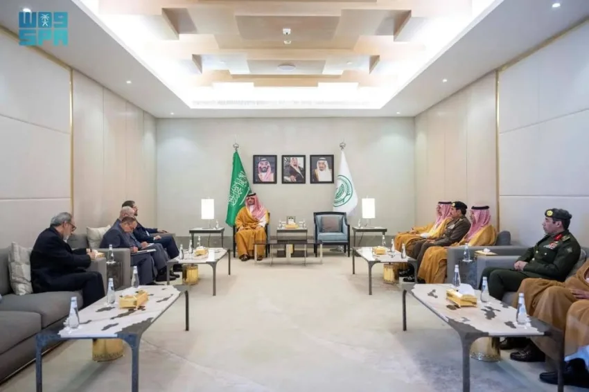 الأمير عبدالعزيز بن سعود يلتقي برئيس منظمة الحج والزيارة الإيرانية الأمير عبدالعزيز بن سعود يلتقي برئيس منظمة الحج والزيارة الإيرانية