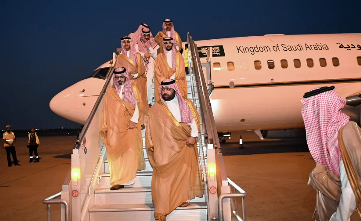 الأمير محمد بن عبدالعزيز يصل جازان بعد تعيينه أميرًا للمنطقة. الأمير محمد بن عبدالعزيز يصل جازان بعد تعيينه أميرًا للمنطقة.