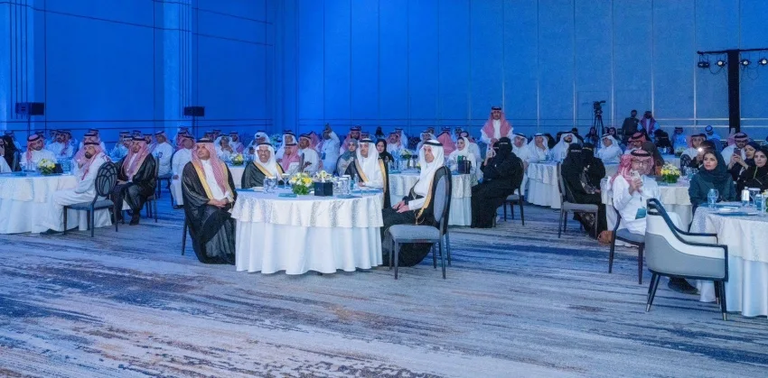 الأمير يعقد برنامج لتطوير الإعلام في الأحساء الأمير يعقد برنامج لتطوير الإعلام في الأحساء