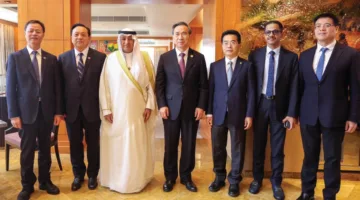 الأمين العام لمجلس التعاون يتناول مع رئيس المجلس الصيني تعزيز الشراكة الاستراتيجية في مجال التجارة الدولية