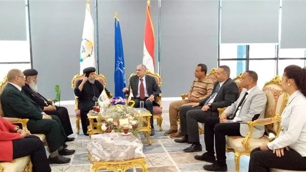 الأنبا بيشوي يهنئ رئيس جامعة أسوان بمناسبة عيد الأضحى: الأعياد الدينية تعزز تقارب المصريين وتواصلهم. الأنبا بيشوي يهنئ رئيس جامعة أسوان بمناسبة عيد الأضحى: الأعياد الدينية تعزز تقارب المصريين وتواصلهم.