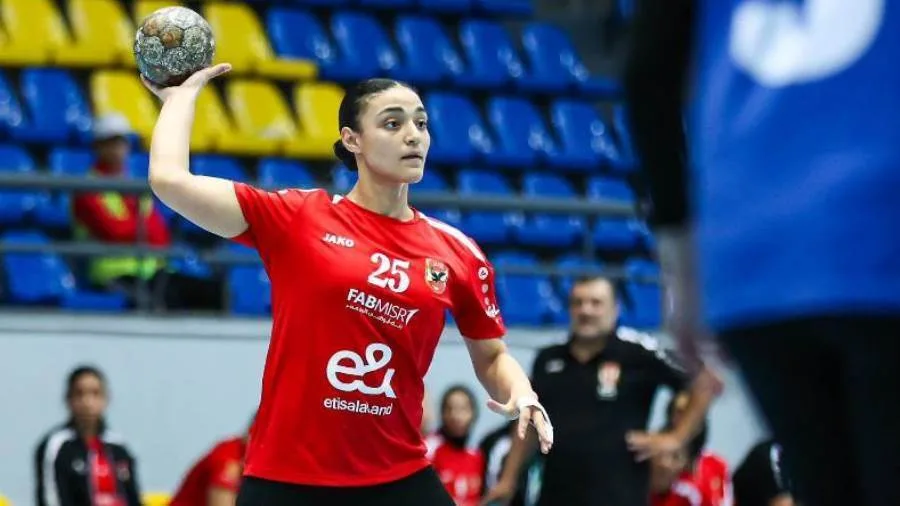 الأهلي للسيدات يلتقي الجمعية النسائية بالساحل التونسي في السوبر الإفريقي لكرة اليد اليوم.