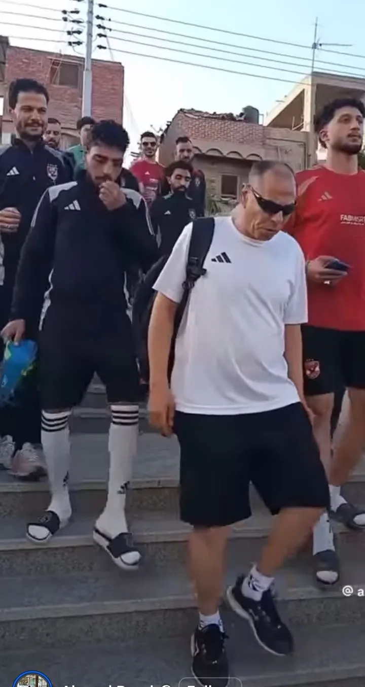 الأهلي هاي كوبي.. أول تعليق لـ صاحب فيديو شبيهي لاعبي النادي الأهلي: محدش فيهم بيعرف يلعب الأهلي هاي كوبي.. أول تعليق لـ صاحب فيديو شبيهي لاعبي النادي الأهلي: محدش فيهم بيعرف يلعب