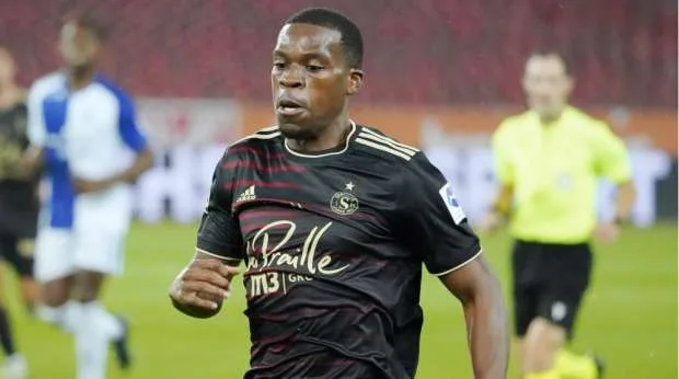 الأهلي والزمالك يسعيان للحصول على خدمات لاعب نادي أيك أثينا اليوناني خلال ساعات الأهلي والزمالك يسعيان للحصول على خدمات لاعب نادي أيك أثينا اليوناني خلال ساعات