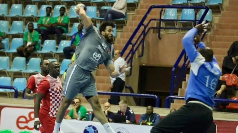 الأهلي يت advance to the quarter-finals of the African Handball Cup after defeating Cameroon’s Fanz. الأهلي يت advance to the quarter-finals of the African Handball Cup after defeating Cameroon’s Fanz.