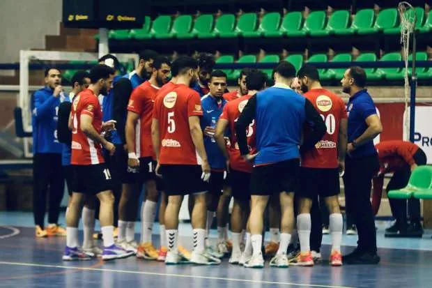 الأهلي يتغلب على الجيش الملكي 30-18 في بطولة كأس الكؤوس الأفريقية لكرة اليد الأهلي يتغلب على الجيش الملكي 30-18 في بطولة كأس الكؤوس الأفريقية لكرة اليد