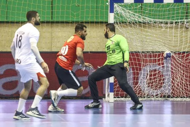 الأهلي يتفوق على الزمالك بنتيجة 31/26 ويتأهل لنهائي كأس السوبر الأفريقي في كرة اليد