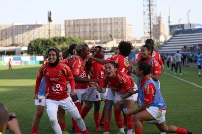 الأهلي يتفوق على وادي دجلة ويحقق أول ألقابه في كأس مصر لكرة القدم النسائية. الأهلي يتفوق على وادي دجلة ويحقق أول ألقابه في كأس مصر لكرة القدم النسائية.