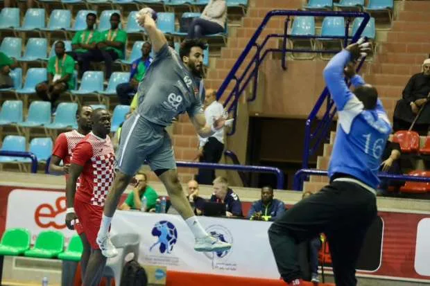 الأهلي يتقدم إلى ربع نهائي كأس الكؤوس الإفريقية بعد هزيمة بطل الكاميرون. الأهلي يتقدم إلى ربع نهائي كأس الكؤوس الإفريقية بعد هزيمة بطل الكاميرون.