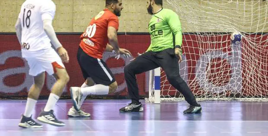 الأهلي يتقدم على الزمالك في الشوط الأول من نهائي كأس إفريقيا لكرة اليد الأهلي يتقدم على الزمالك في الشوط الأول من نهائي كأس إفريقيا لكرة اليد