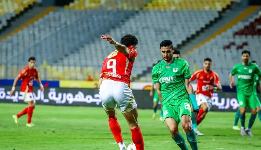 الأهلي يتقدم على المصري بهدفين