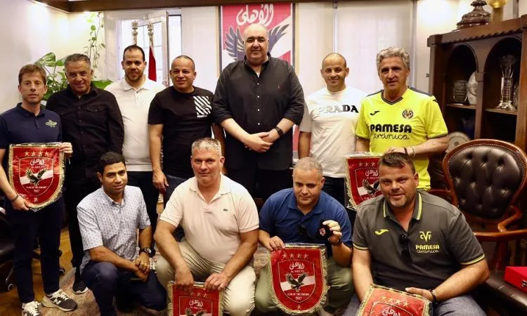 الأهلي يتناقش مع فياريال حول التعاون في مجال الرياضة وتبادل المعرفة. الأهلي يتناقش مع فياريال حول التعاون في مجال الرياضة وتبادل المعرفة.